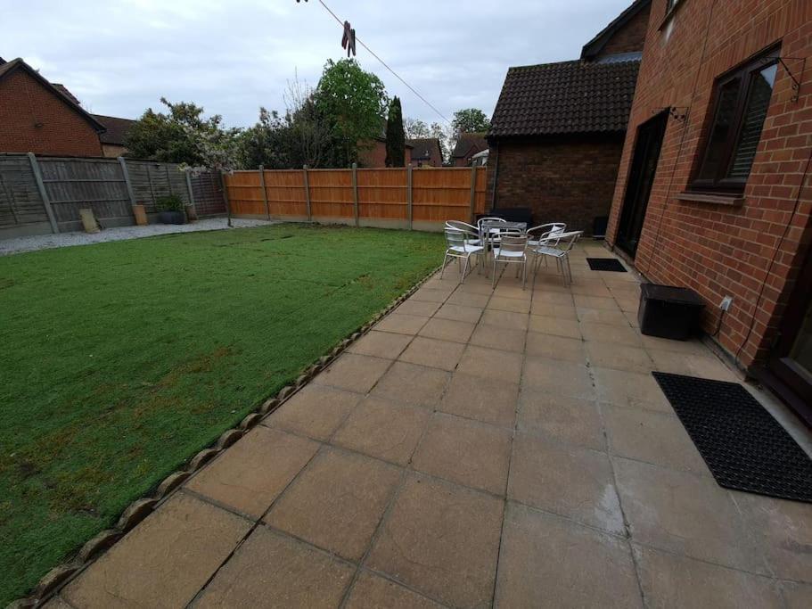 London Luxury 6 Bedroom Family House Sleeps 12 People Parking For 4 Cars Close To Tube. Chigwell Eksteriør bilde