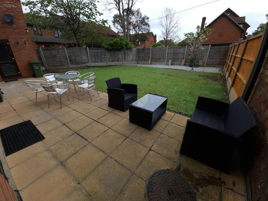 London Luxury 6 Bedroom Family House Sleeps 12 People Parking For 4 Cars Close To Tube. Chigwell Eksteriør bilde