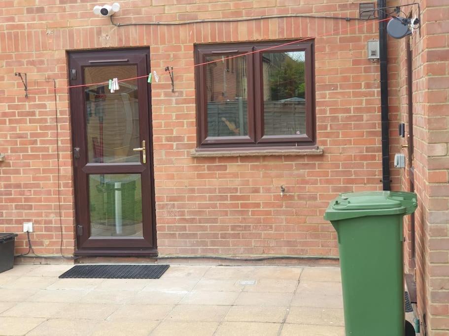 London Luxury 6 Bedroom Family House Sleeps 12 People Parking For 4 Cars Close To Tube. Chigwell Eksteriør bilde