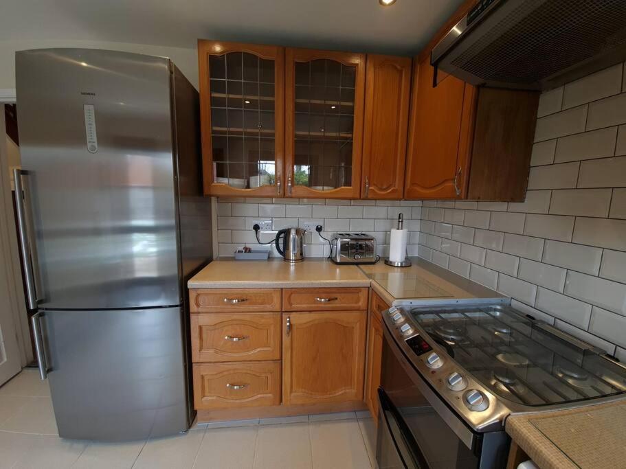 London Luxury 6 Bedroom Family House Sleeps 12 People Parking For 4 Cars Close To Tube. Chigwell Eksteriør bilde