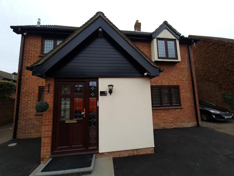 London Luxury 6 Bedroom Family House Sleeps 12 People Parking For 4 Cars Close To Tube. Chigwell Eksteriør bilde